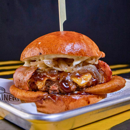 2 Hamburguesas Premium + Orden de Alitas + 2 Bebidas por $20 en El Container Food City