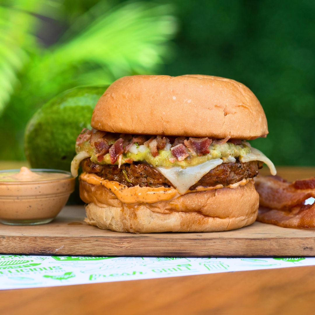 2 Burgers del Menú + Canasta de Papas Cheddar Bacon + 2 Sodas o Sangría por $15 en The Fresh Grill