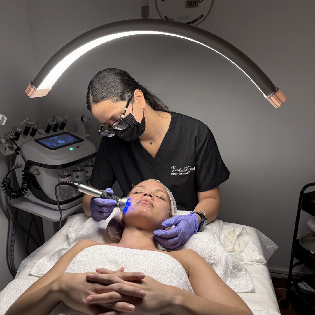 Sesión Completa de Limpieza Facial desde $18 en Vanity Spa