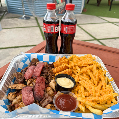 Picada Carnívora + Papas Fritas y Yuca Fritas Bañadas en Queso Cheddar Fundido + 2 Bebidas por $11 en Sabores Mediterráneos