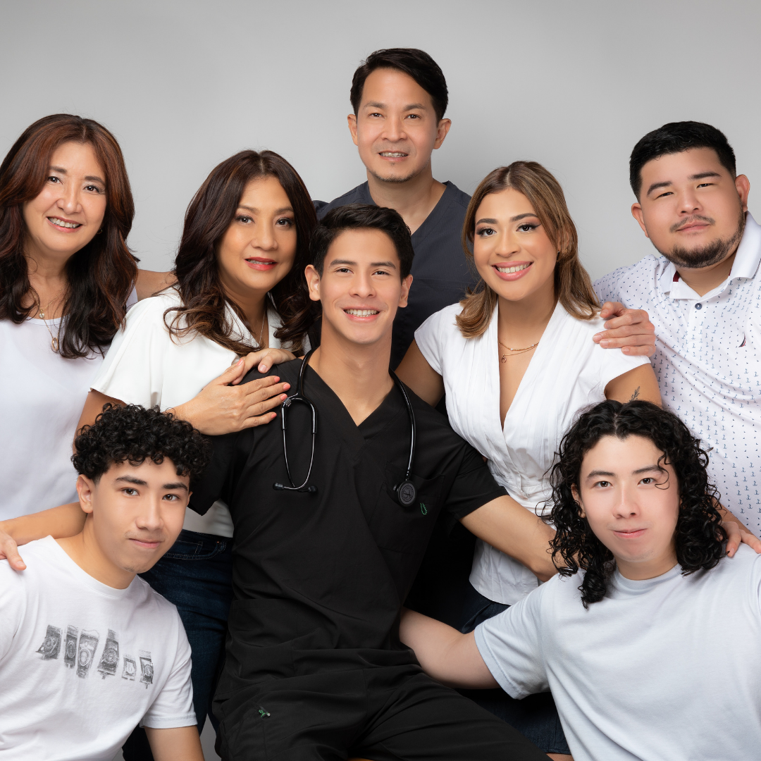 Sesión Fotográfica Profesional de 30 Minutos por $35 en Casi Un Estudio