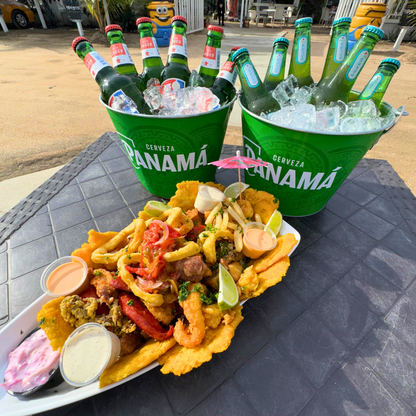 Picada Mar y Tierra en Barco + 2 Cubetazos de Heineken Silver por $22 en Sunset Beach Club