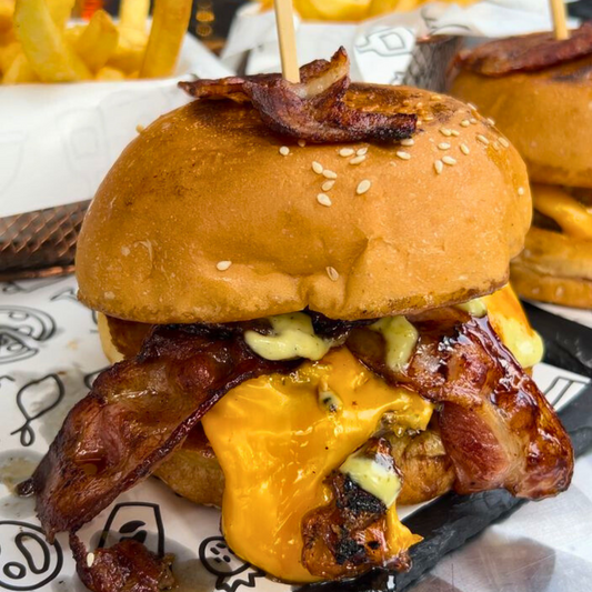 2 Burgers de la Casa + 6 Wings + 2 Cerveza o Sodas por $15 en 4ToGo Grill & More