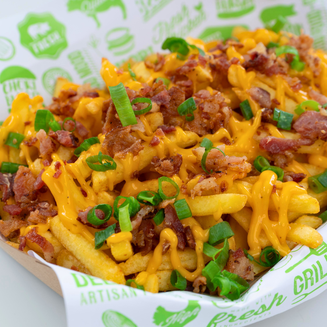 2 Burgers del Menú + Canasta de Papas Cheddar Bacon + 2 Sodas o Sangría por $15 en The Fresh Grill