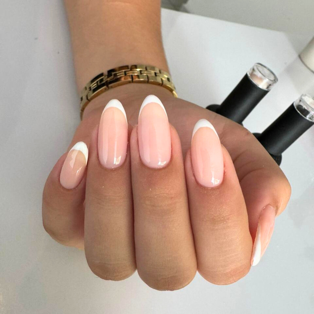 Pintura de Uñas en Manos y Pies desde $20 en Serenity Nail Bar