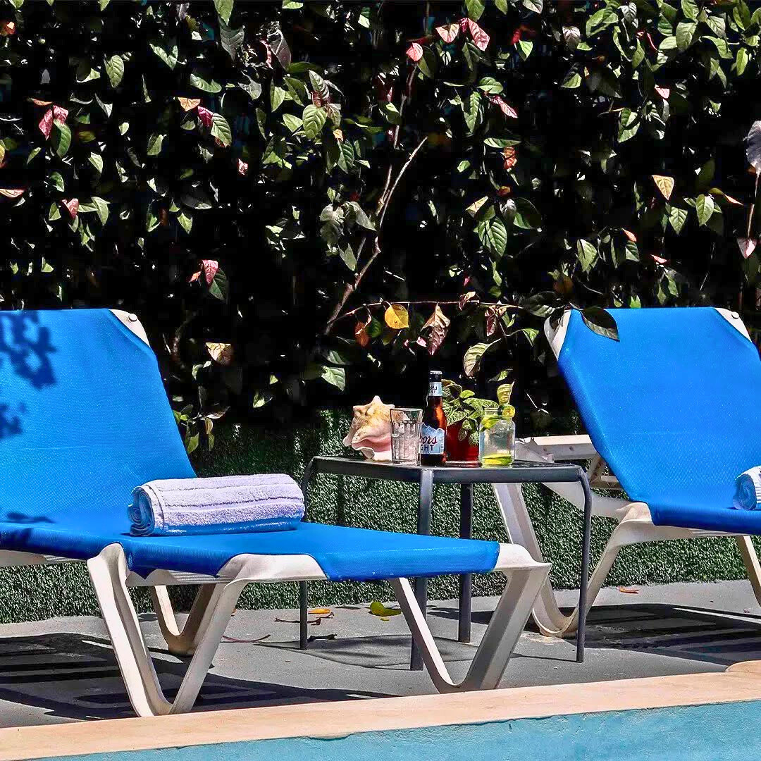 Pasadía con Piscina + Picada o Menú del día + 2 Bebidas para 2 Personas por $27 en el Hotel Pacific Coast