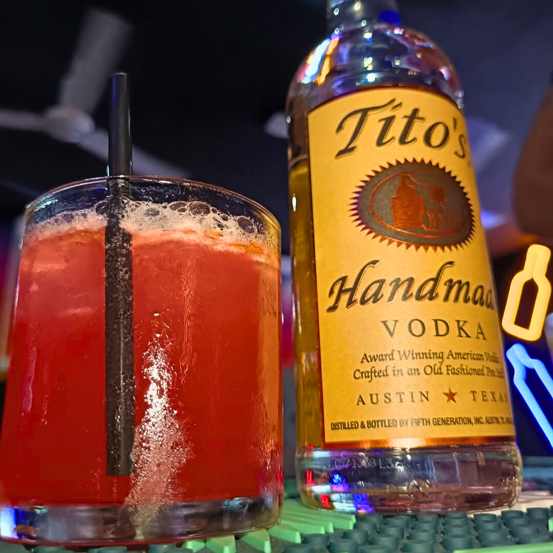 Open Cocktails + Zipline para 2 personas desde $10 en Drink Stop