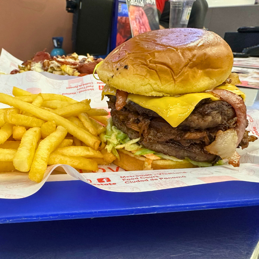 2 Hamburguesas State Burger SP Doble Carne  + 4 Patacones Rellenos o 4 Wings + 2 Sodas por $20 en RIBS State