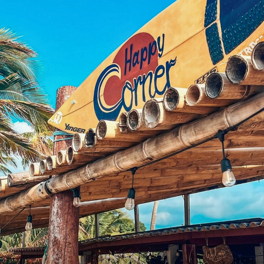 2 Corvinas Fritas + Orden de Almejas + Patacones o papas y Ensalada +  Cubetazo de Cerveza por $20 en Happy Corner Punta Chame