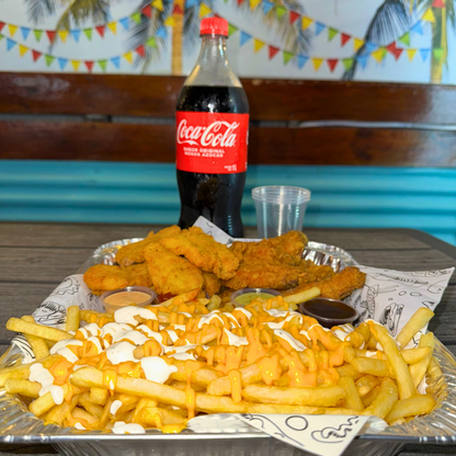Bandeja de 20 alitas o boneless + Papas Fritas bañadas en Queso Cheddar + 4 Salsas a Eligir + Litro de Soda por $16 en Wild Wings PTY
