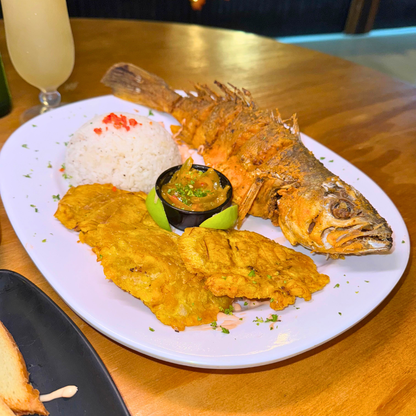 2 Platos de Camarones o Pescado Frito + Entrada de Almejas + 2 Bebidas por solo $15 en Mitos y Leyendas