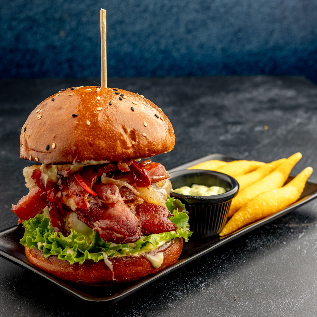 2 Burger's del menú + 2 Mini Elotes con Sabores Únicos + 2 Sodas por $20 en Don Elote