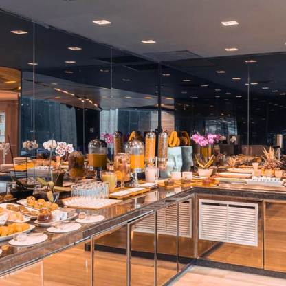Desayuno Buffet para 2 Adultos + 2 Niños durante todos los días por $38 en Hotel Exe Oriental