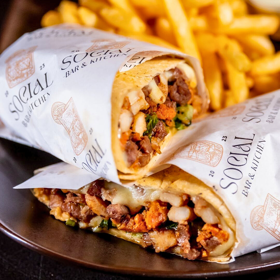 Experiencia Tex-Mex con Entrada + 2 Platos Fuertes + Cubetazo de Heineken por $25 en Social Kitchen & Bar