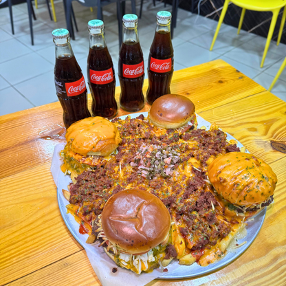 4 Burgers + 1 Orden de Chilipapas + 4 Sodas por $25 en Papas Locas
