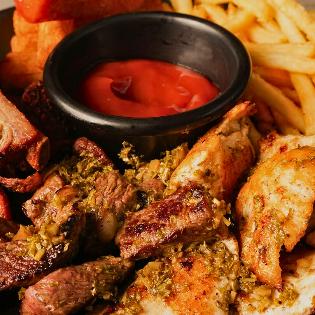 Paga $20 y Consume $40 en Comidas y Bebidas de todo el menú en Jungle Restaurant