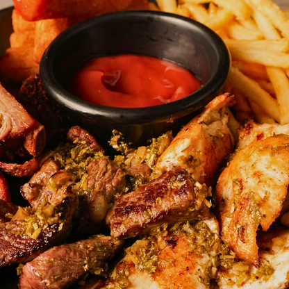 Paga $20 y Consume $40 en Comidas y Bebidas de todo el menú en Jungle Restaurant