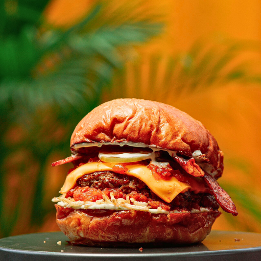 2 Hamburguesas Premium + Orden de Alitas + 2 Bebidas por $20 en El Container Food City
