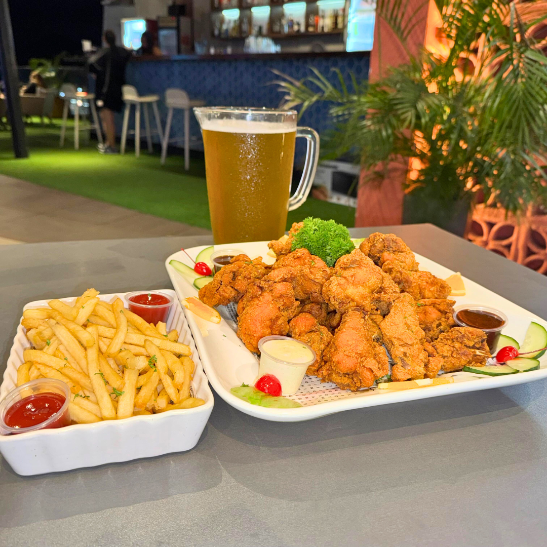 25 Wings + Orden de Papas Fritas + Jarra de Cerveza Artesanal por $20 en Tercer Piso