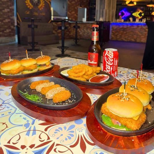 Combo de 6 Mini Burgers + Croquetas + Calamares + 2 Bebidas por $22 en OH! Gastro Bar