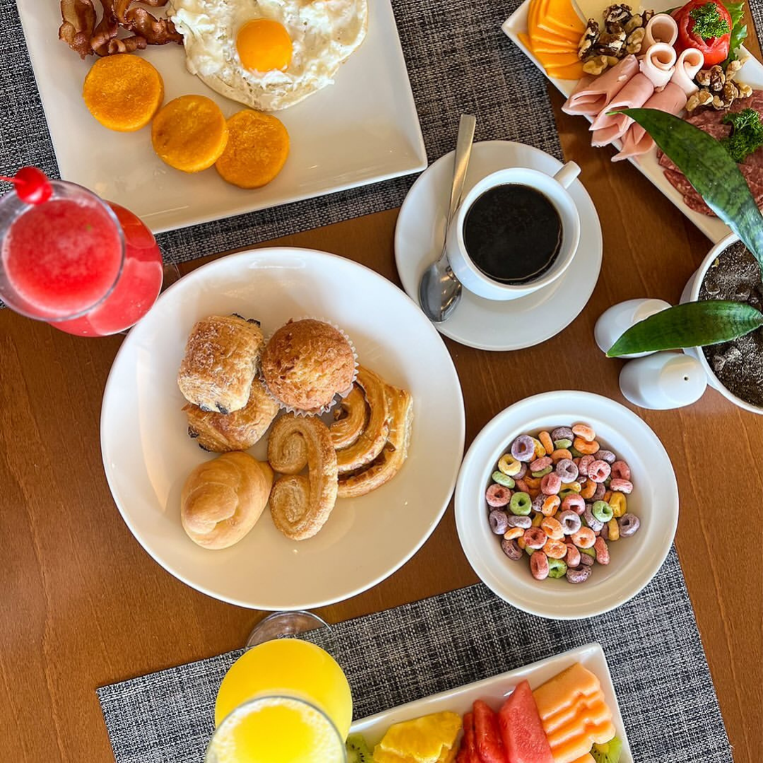 Celebra a Papá con Desayuno Buffet para 4 personas durante los domingos de Junio por $30 en Dreams Playa Bonita