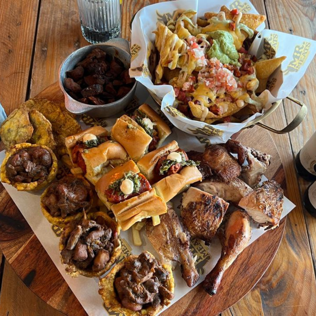 5 Platos de Ahumados y Mariscos para compartir + 4 Cervezas o Sodas por $25 en Mr. Meats