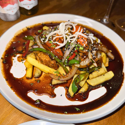 2 Platos Fuertes + 1 Entrada de Causa Peruana Para Compartir + 2 Bebidas por $15 en Bocca Lima