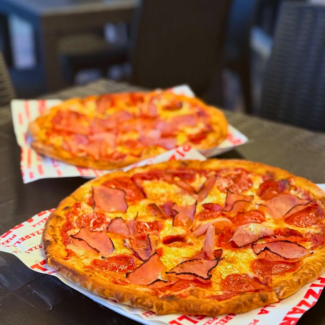 2 Pizzas Clásicas o Premium + 2 Bebidas desde $12 en Pizzarella Vía Israel