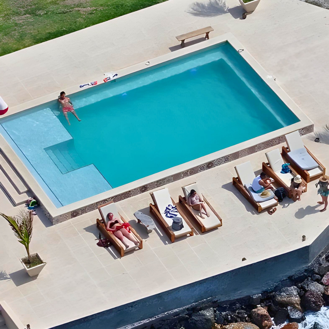Pasadía en Playa con Piscina + Almuerzo + Uso de Paddleboard por $29 en Solé Beach Club
