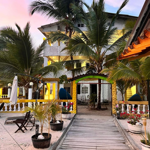 Pasadía de Playa + Almuerzo con Bebida + Traslado de Lancha por $28 en el Hotel Cocotal Isla Grande