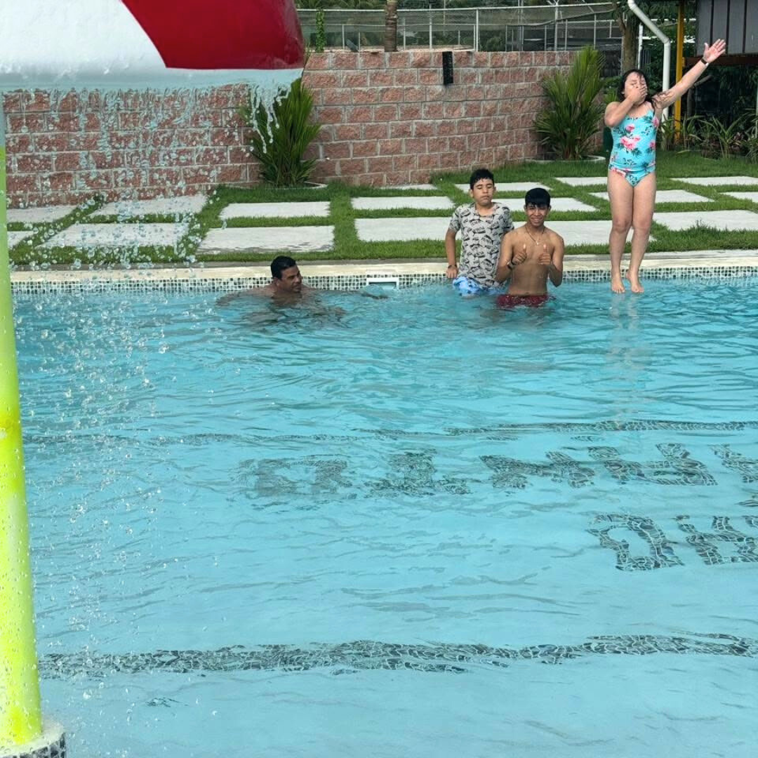 Pasadía con Piscina para 2 Personas + Picada + Cubetazo de Cervezas por solo $30 en Asadero El Mastranto