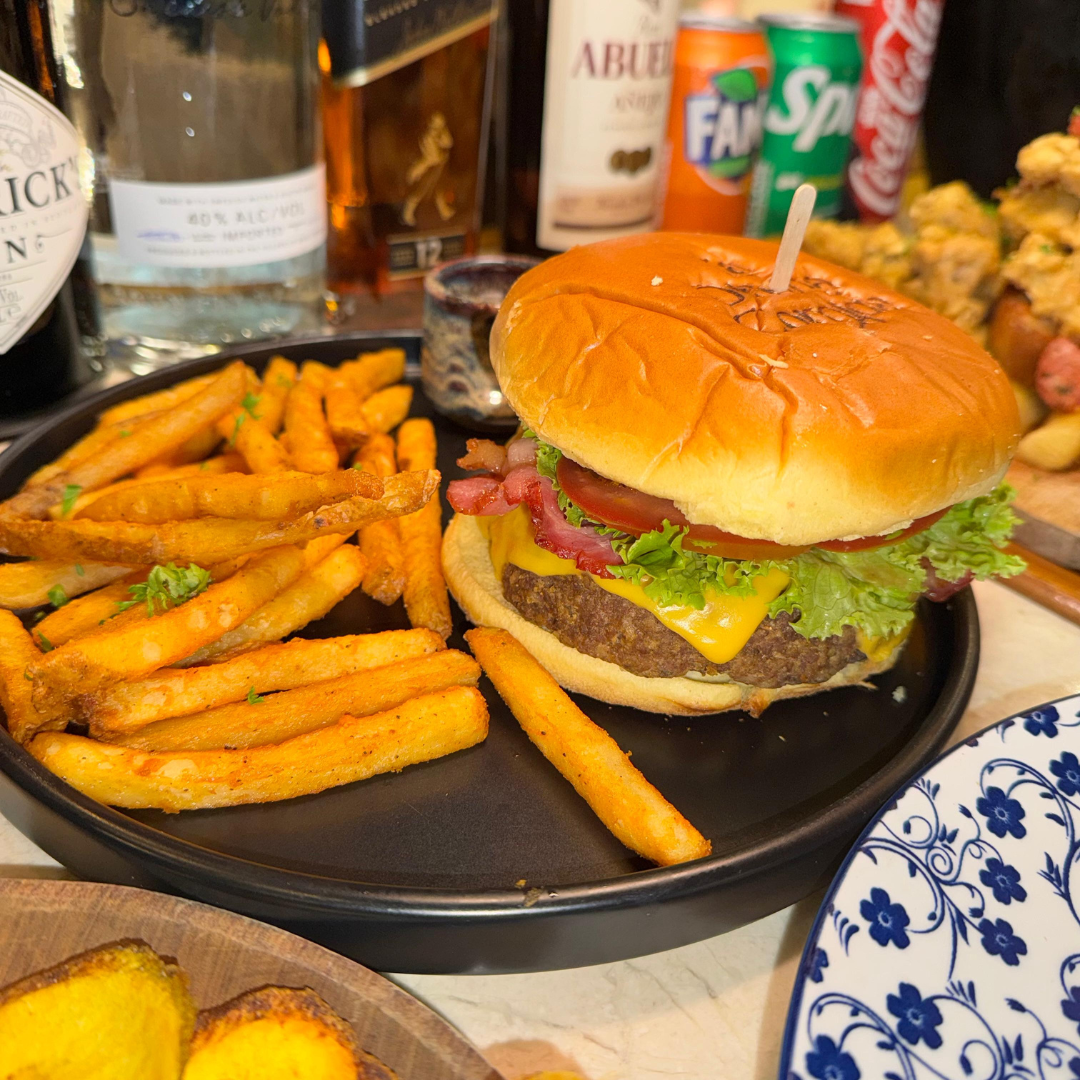 Paga $15 y Consume $30 en Todo el Menú de Comidas y Bebidas en La Divina Comida