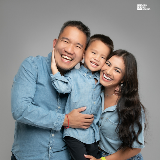 Sesión Fotográfica Profesional de 30 Minutos por $35 en Casi Un Estudio
