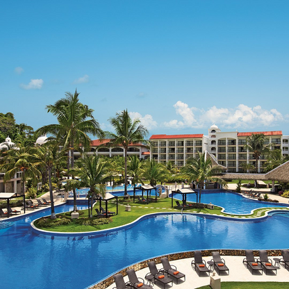 Celebra a Papá con Desayuno Buffet para 4 personas durante los domingos de Junio por $30 en Dreams Playa Bonita