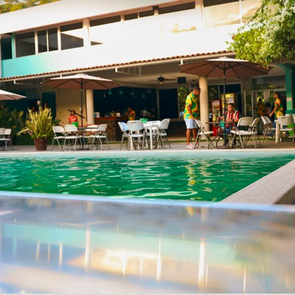 Pasadía con Piscina + Picada o Menú del día + 2 Bebidas para 2 Personas por $27 en el Hotel Pacific Coast