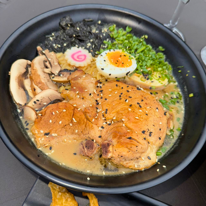 2 Sopas Ramen de Puerco o Pollo + Entrada de Gyozas + 2 Bebidas por $14 en Sushi Street