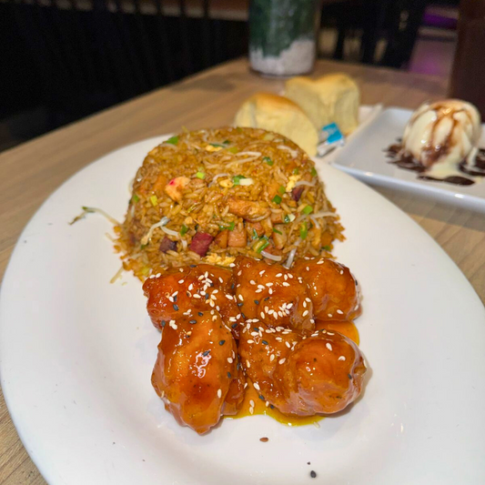 2 Platos Fuertes + Entrada para compartir + 2 Té Fríos + Brownie con Helado por $25 en Azumi