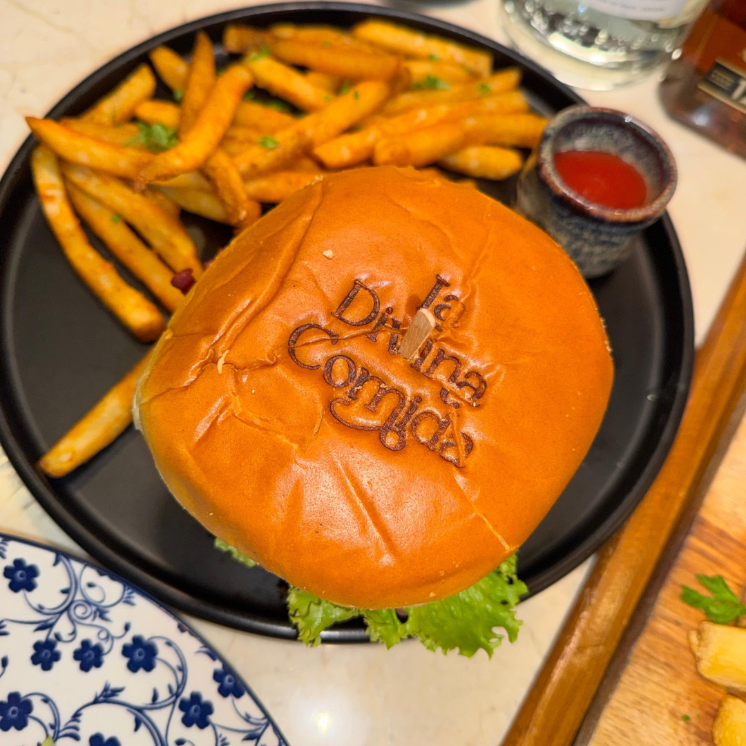 Paga $15 y Consume $30 en Todo el Menú de Comidas y Bebidas en La Divina Comida