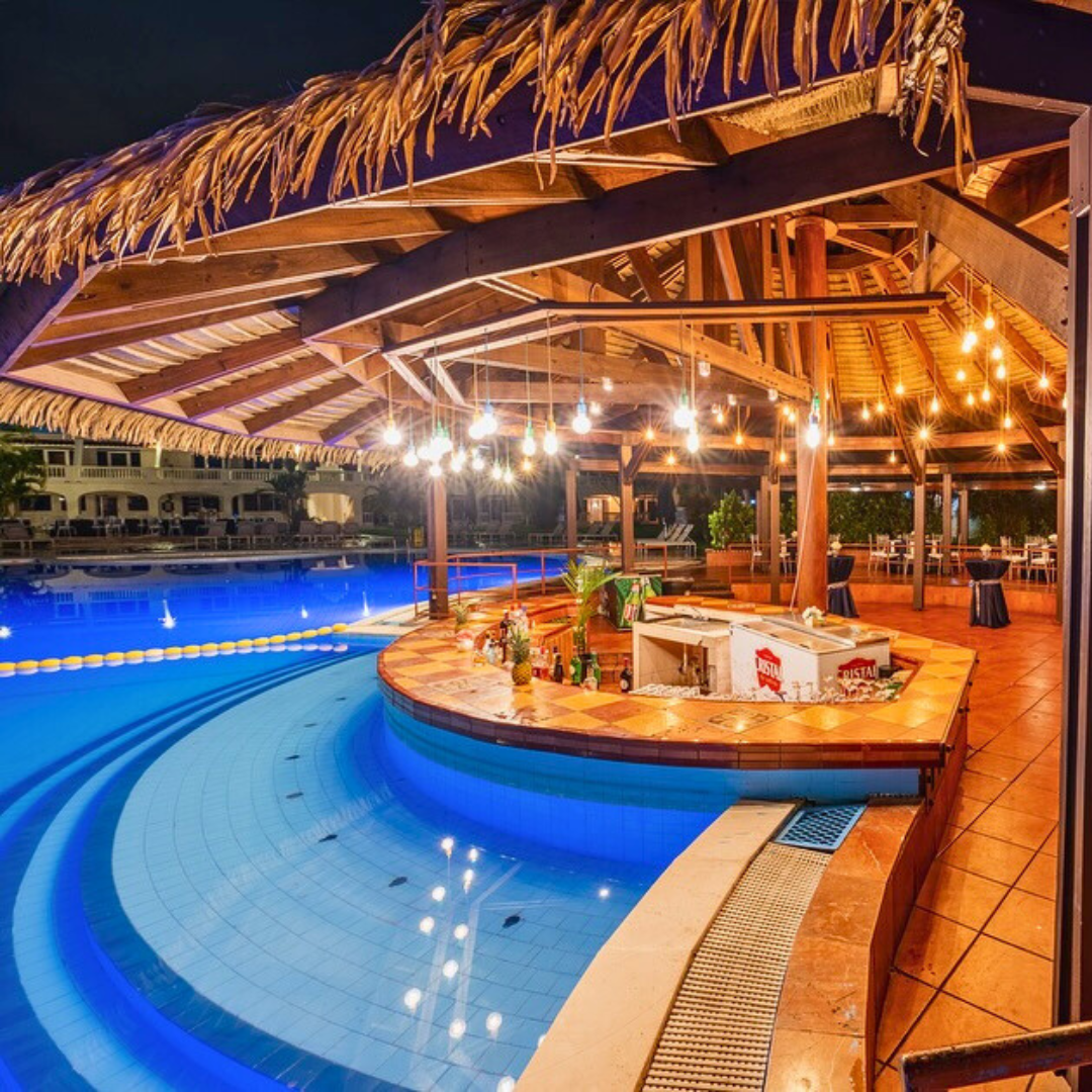 Experiencia Grand Stay con Desayuno Buffet + Cena Buffet + Uso de las instalaciones para 2 personas por $140 en Hotel El Panamá