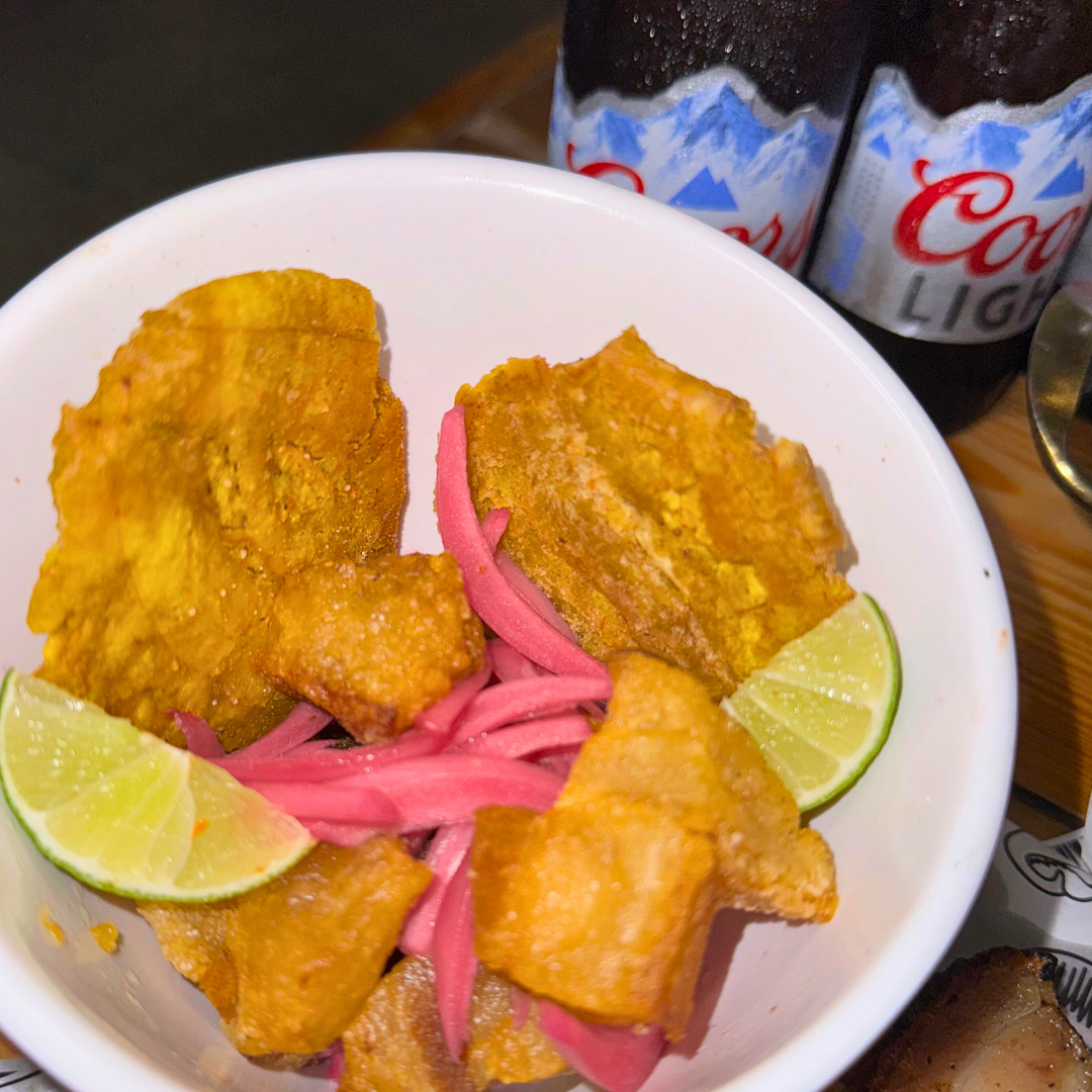 6 Platos de Carnes Ahumadas para Compartir + 4 Cervezas o Sodas por $30 en Mr. Meats