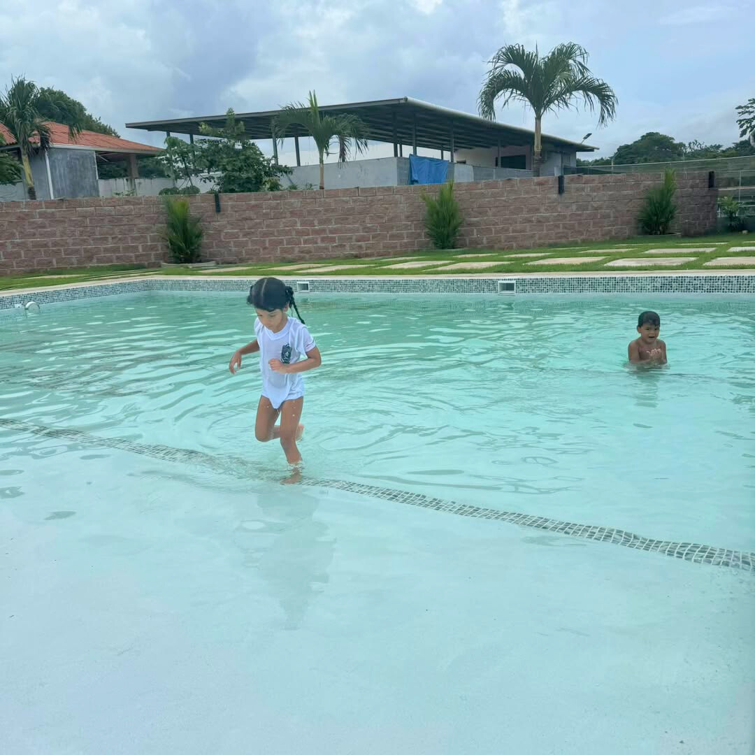 Pasadía con Piscina para 2 Personas + Picada + Cubetazo de Cervezas por solo $30 en Asadero El Mastranto