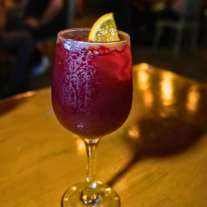 2 Rollos de Sushi del Menú + Entrada de Siu Mai Frito o Edamames + 2 Bebidas por $18 en Tataki