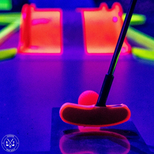 Mini Golf para 2 Personas por $12 o para 4 Personas por $20 en Panamá Mini Golf