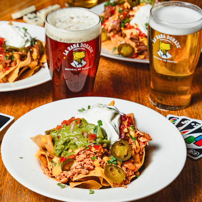 Jarra de Cerveza Clásica + Nachos de la Rana con Pollo por $25 en La Rana Dorada – Brisas del Golf