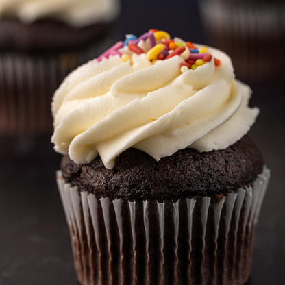 Pastel Personalizado + Cupcakes o Galletas GRATIS y Delivery Incluido desde $25 en Dulces Kay