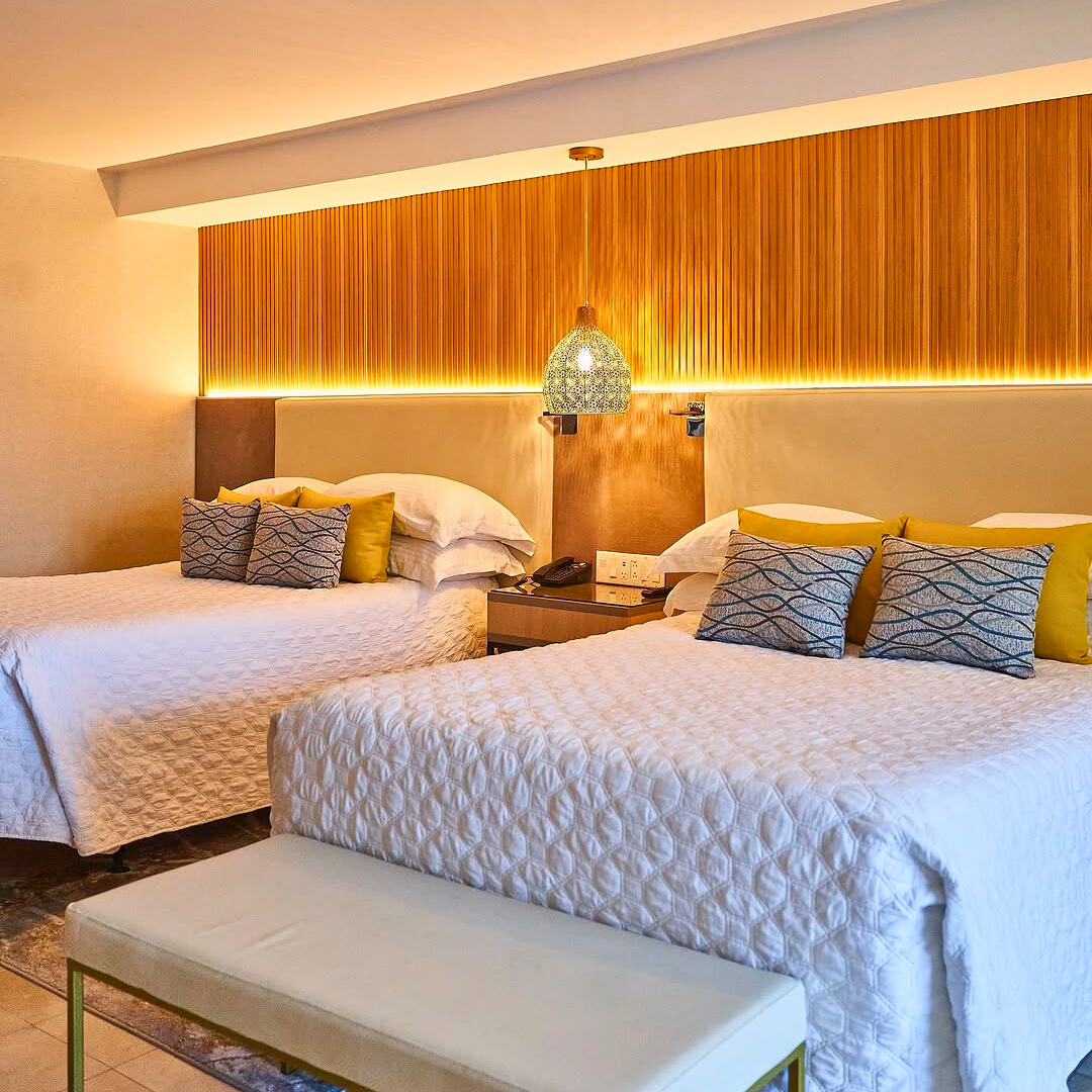 Experiencia Grand Stay con Desayuno Buffet + Cena Buffet + Uso de las instalaciones para 2 personas por $140 en Hotel El Panamá