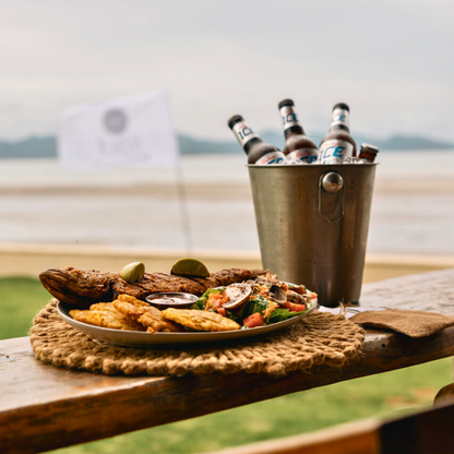 Pasadía en Playa con Piscina + Almuerzo + Uso de Paddleboard por $29 en Solé Beach Club