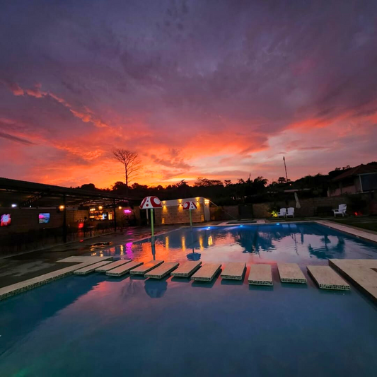 Pasadía con Piscina para 2 Personas + Picada + Cubetazo de Cervezas por solo $30 en Asadero El Mastranto