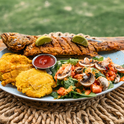 Pasadía en Playa con Piscina + Almuerzo + Uso de Paddleboard por $29 en Solé Beach Club