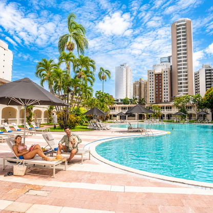 Pool Day para 2 Adultos y 2 Niños con Habitación + Combo Club Sándwich por $99 en Hotel El Panamá